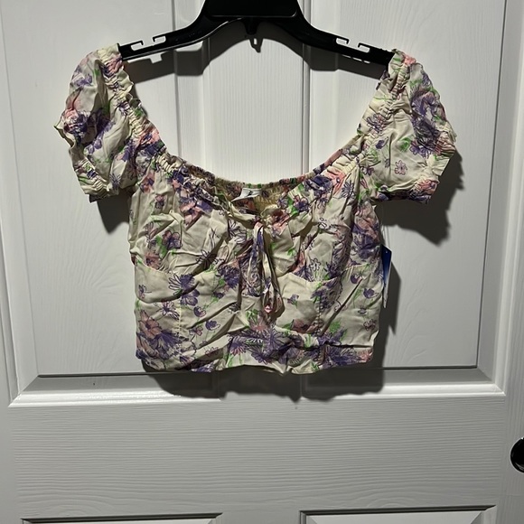Abound Floral Crop Top...MSRP $25 - Picture 1 of 3